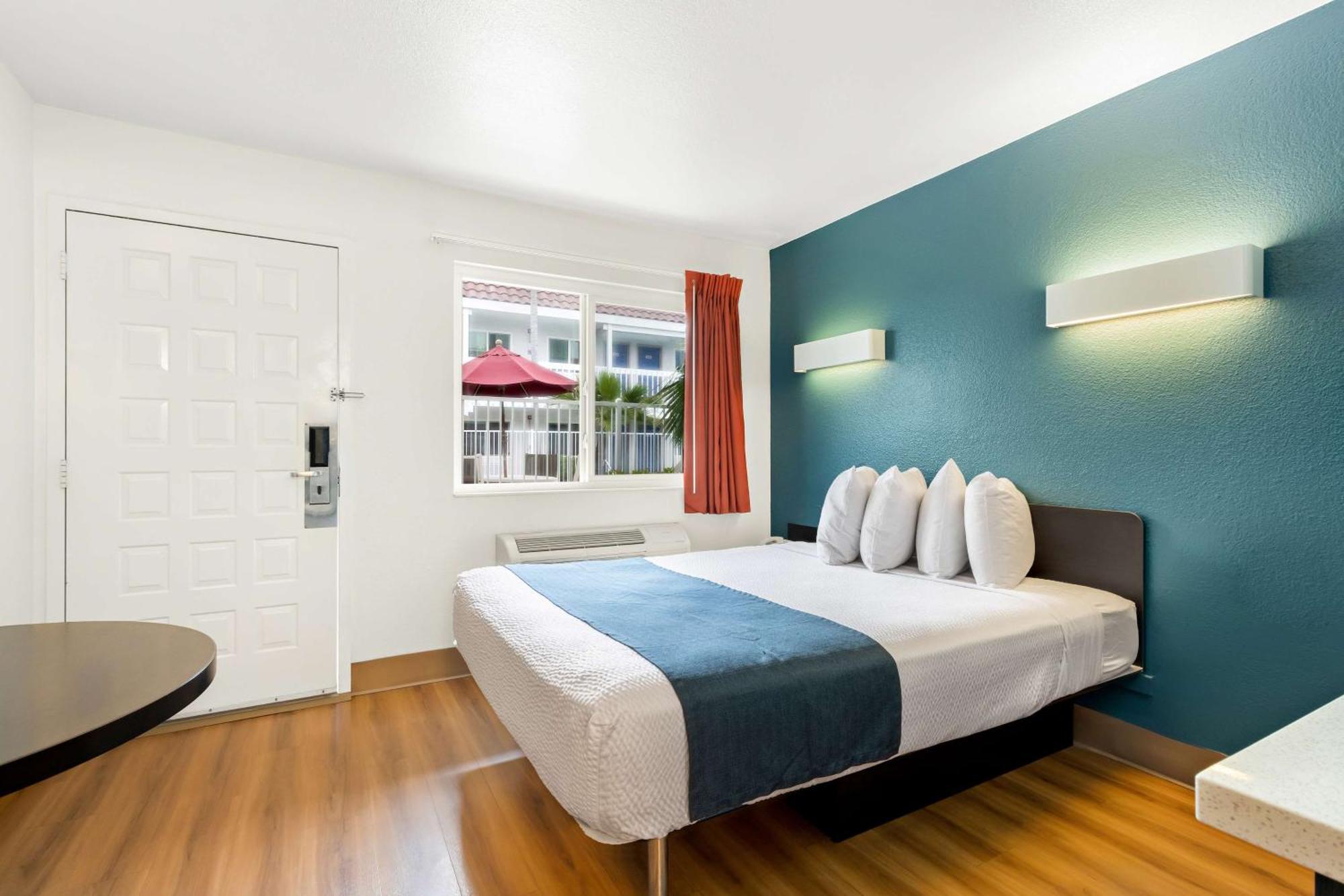 Studio 6 Suites Carpinteria, Ca Santa Barbara South Екстериор снимка